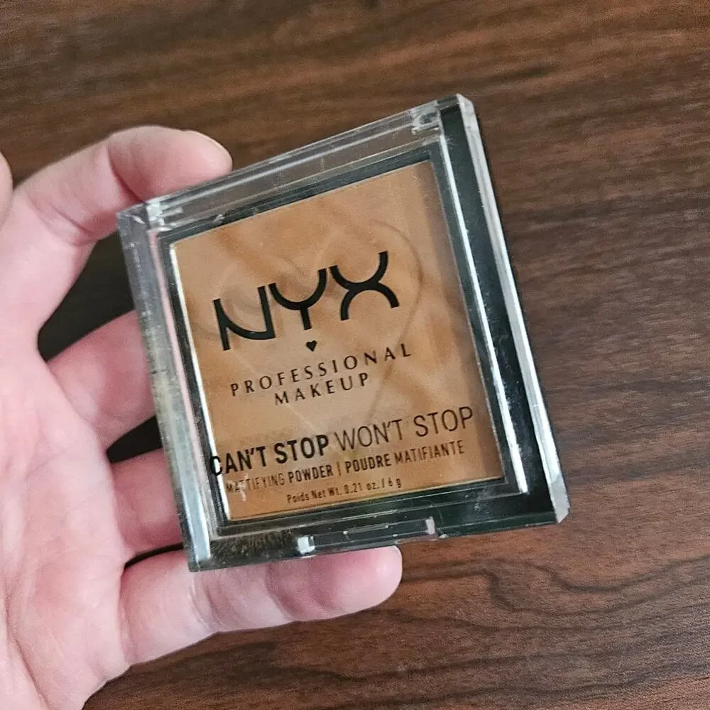 NYX Can't Stop Won't Stop Mattifying Powder MOCHA
